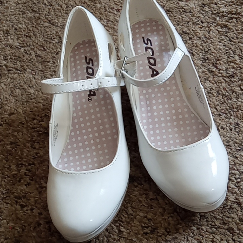 Girls shoes